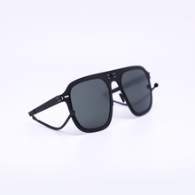 Charger l'image dans la galerie, Virgil in Matte Black / G15