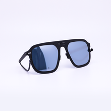 Charger l&#39;image dans la galerie, Virgil in Matte Black / Silver Mirror

